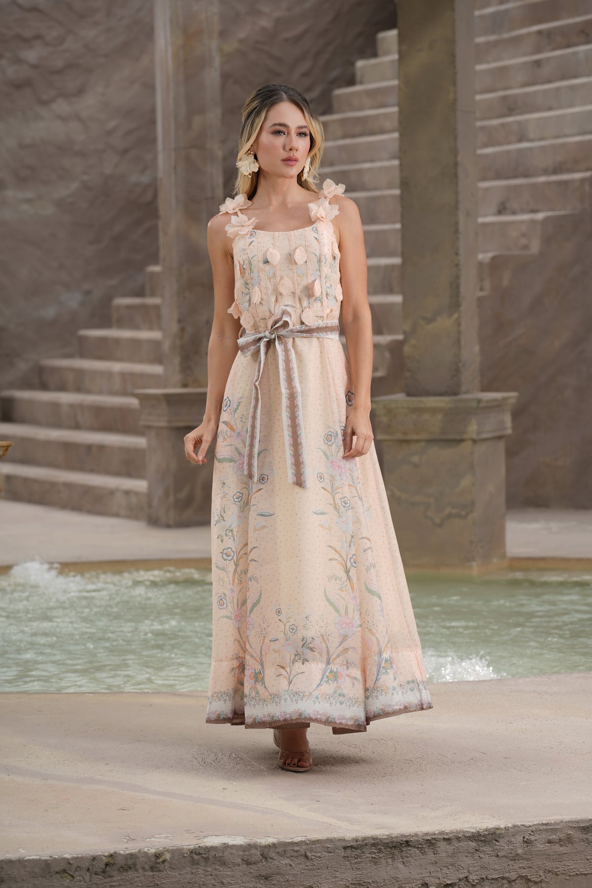 Vestido Aurora Largo Floral con Apliques