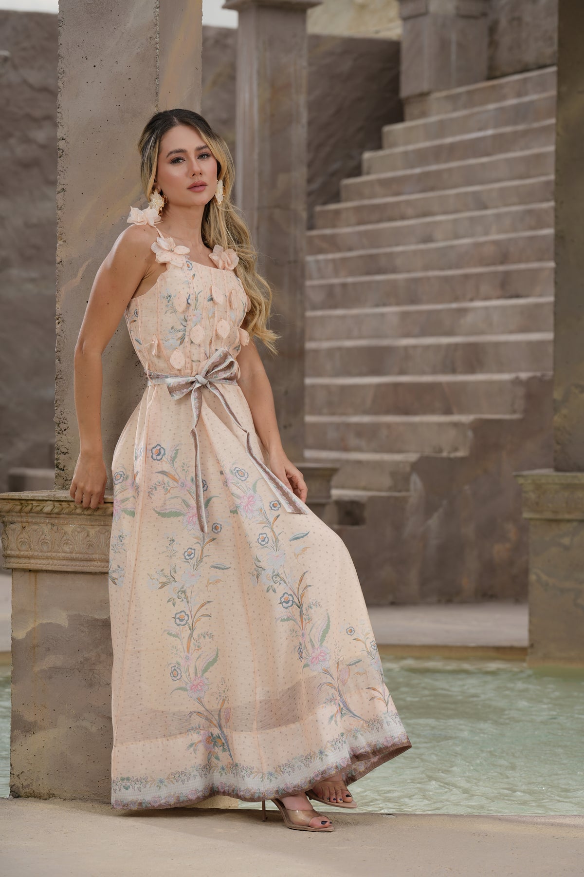 Vestido Aurora Largo Floral con Apliques