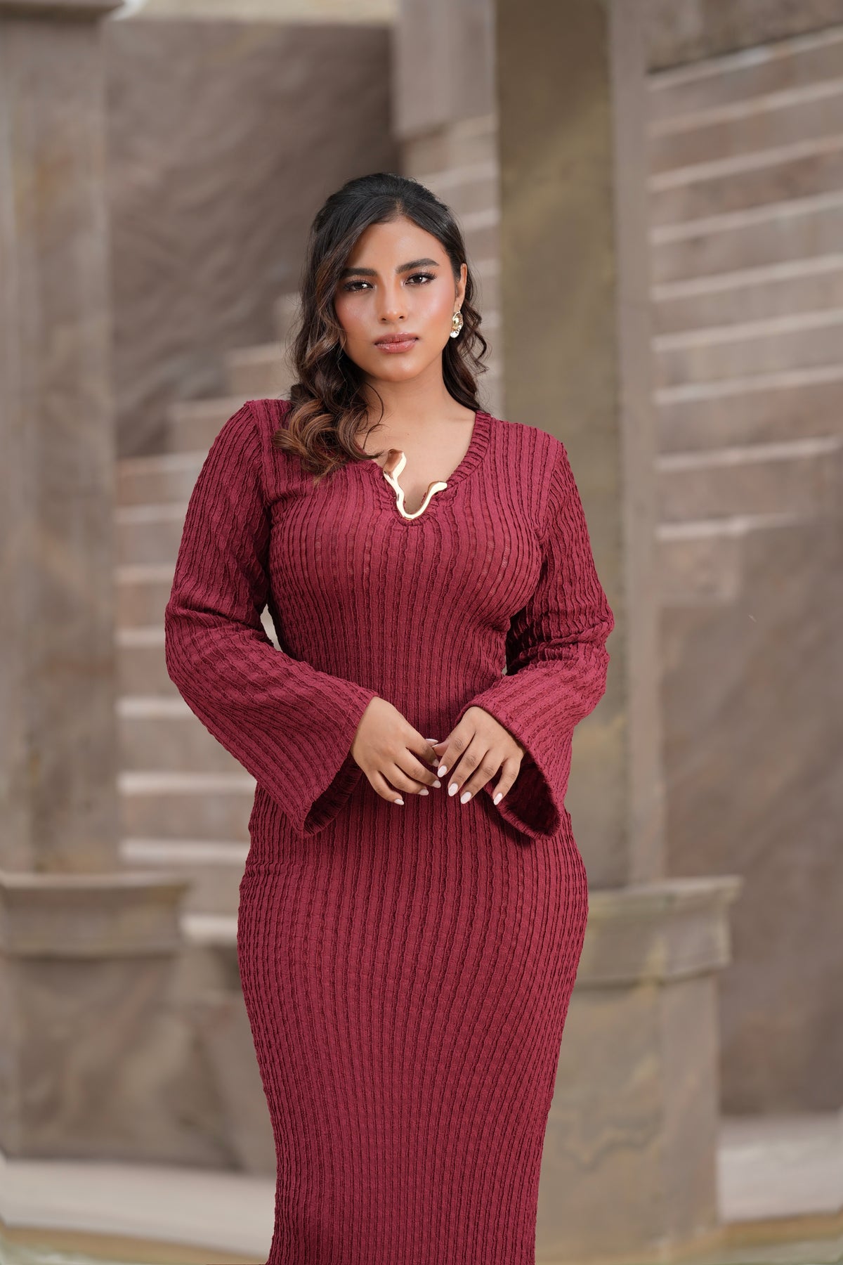 Vestido Tejido con Escote Joya Dorado